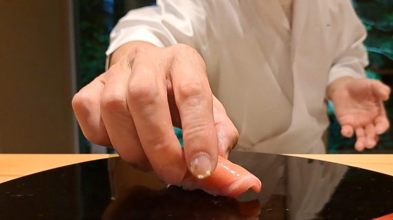 鮨屋のカウンターで嗜む作法